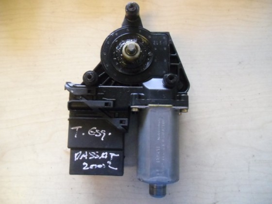 Motor Elevador de Vidro Tras Esq VW Passat 2002 mev360